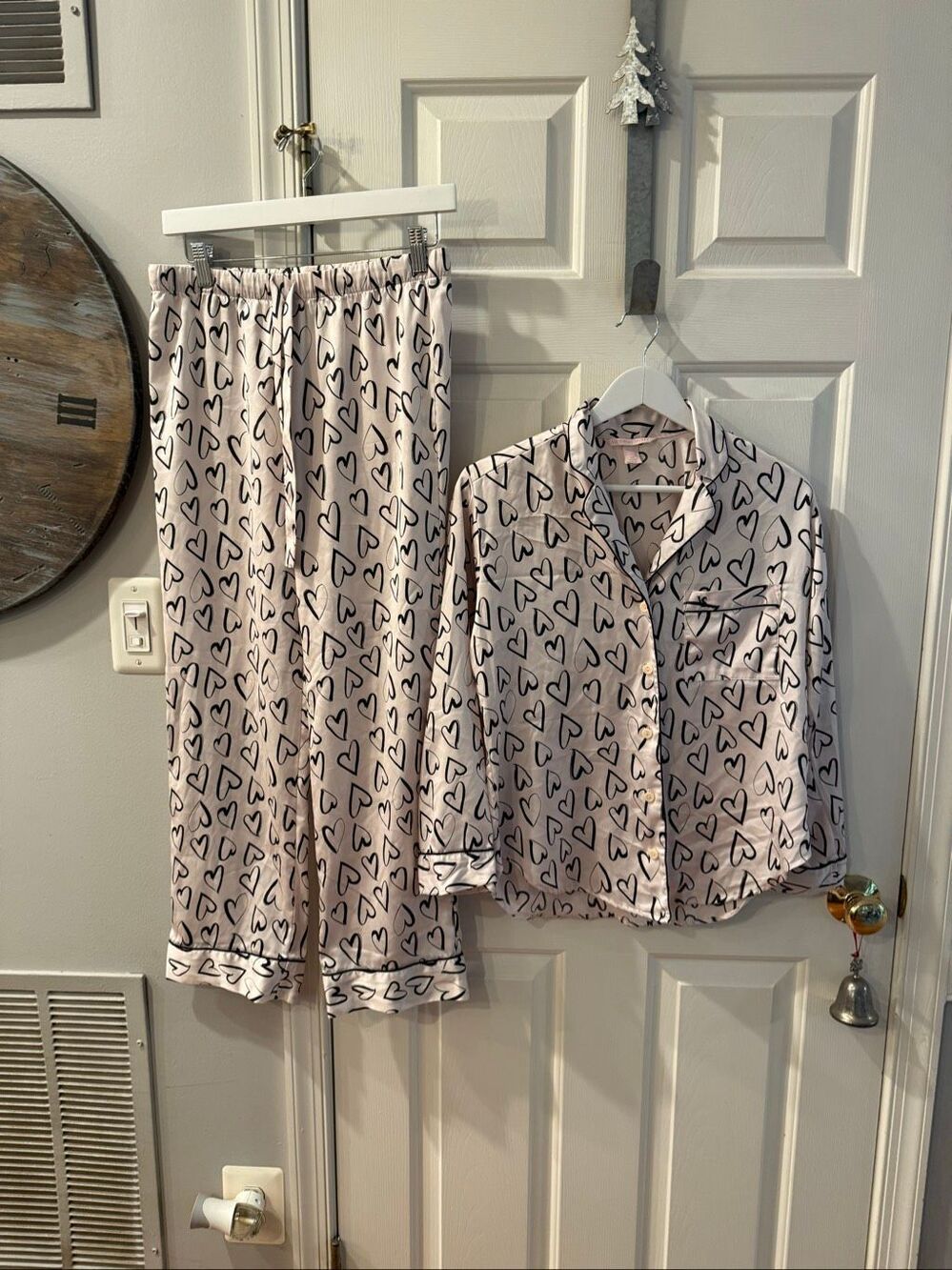 Victoria’s Secret Cream& Black Heart Print Satin Pajamas sz SP